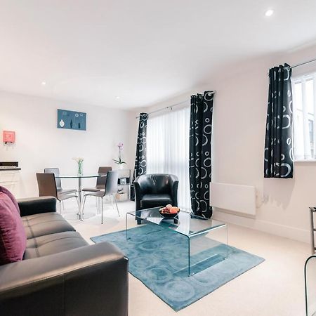 Roomspace Serviced Apartments - Capitol Square Epsom Quarto foto